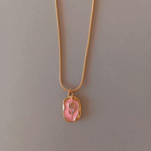 Collar de flor enmarcada