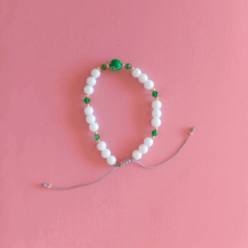 Capa 43 Pulsera de cuentas blancas y verdes