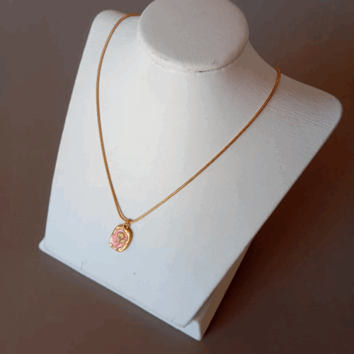 Collar de flor enmarcada