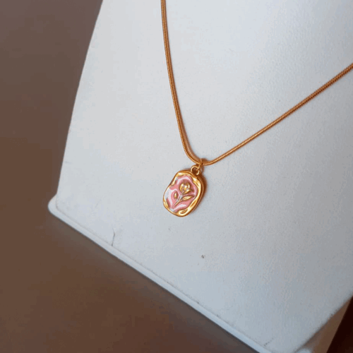 Collar de flor enmarcada